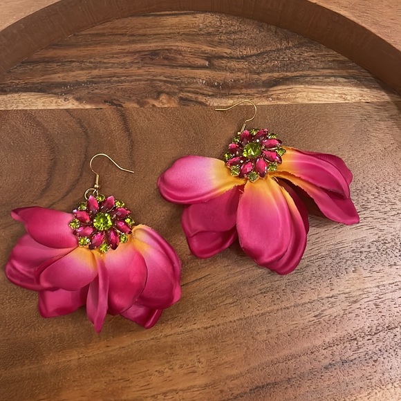 Flower dangle earrings pink green crystal vintage Anthropologie one of a kind - Picture 2 of 5